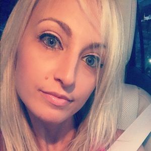 Meet your Posher, Emilia